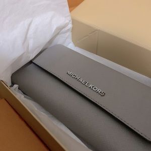 Micheal kors jet set wallet